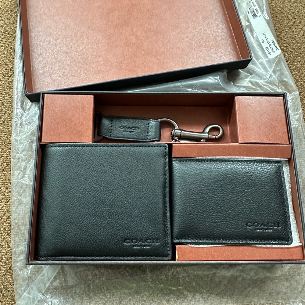 Coach Men’s Wallet and Keychain Set